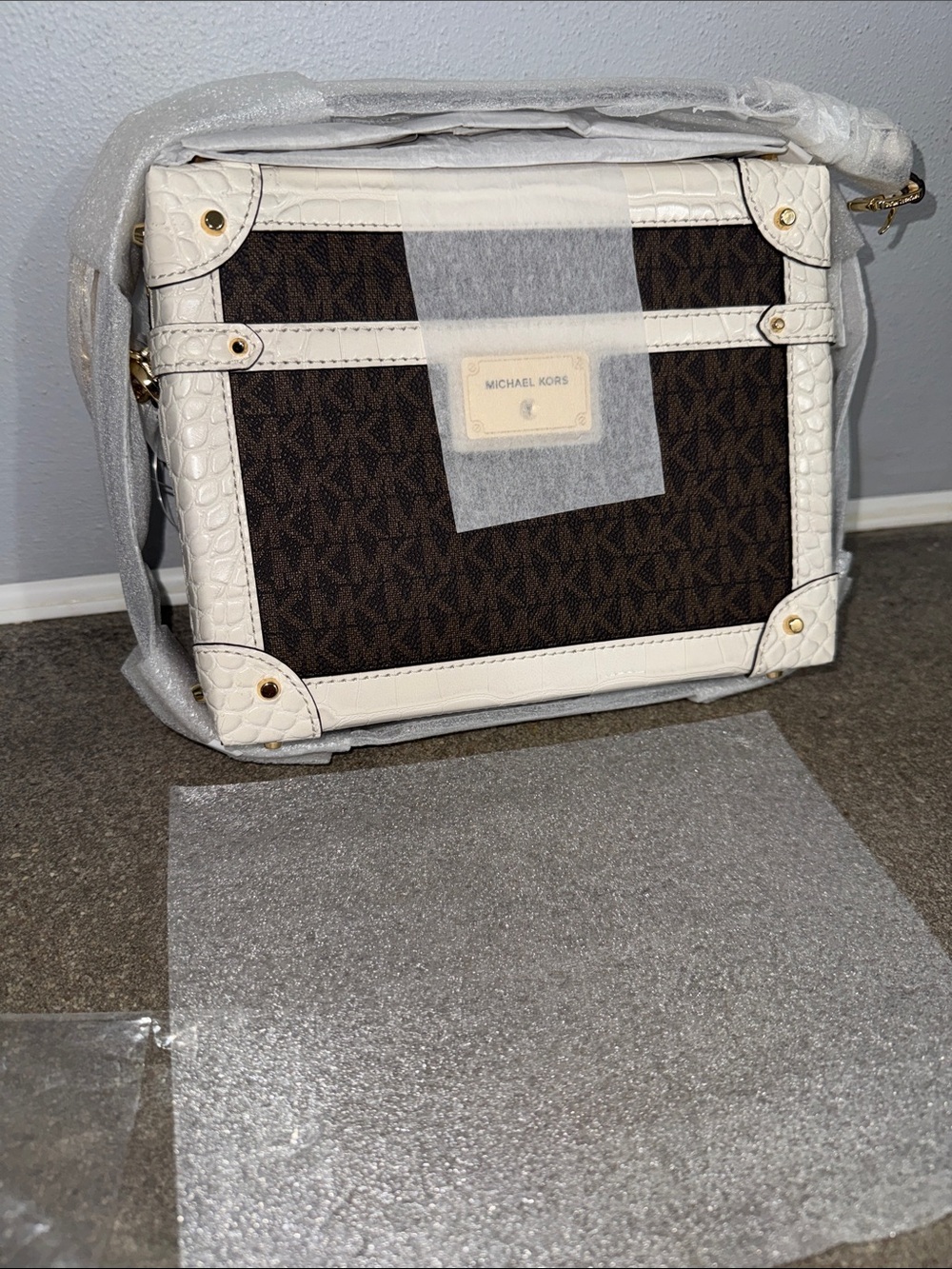 MICHAEL KORS Signature Theodora Small Trunk Crossbody Light Cream - Picture 7 of 9